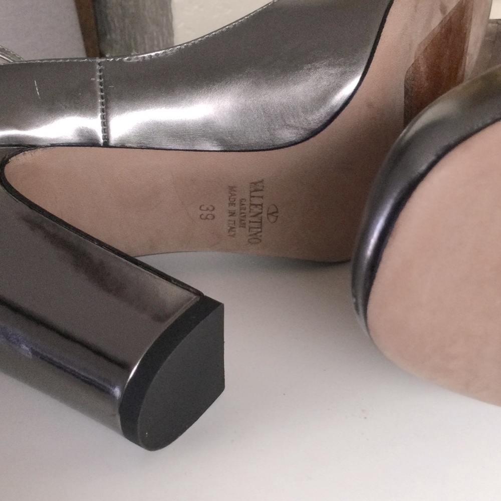 Valentino Metallic Silver Leather Block Heel Pumps - Picture 15 of 16